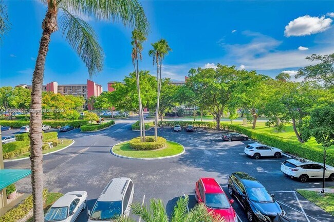 Building Photo - 2205 S Cypress Bend Dr
