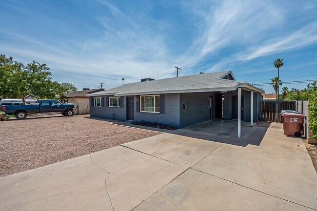 Primary Photo - Scottsdale Home that has everything you need!