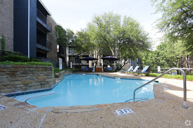 Building Photo - Oakwood Creek