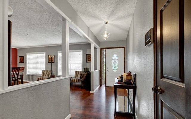 Building Photo - 1010 Country Oaks Dr