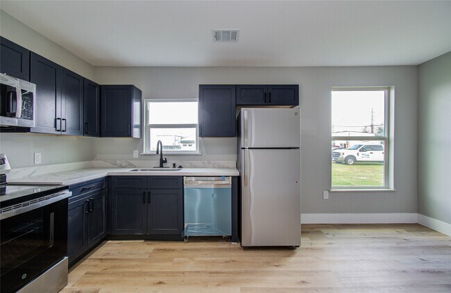 Building Photo - 114 S Iowa St