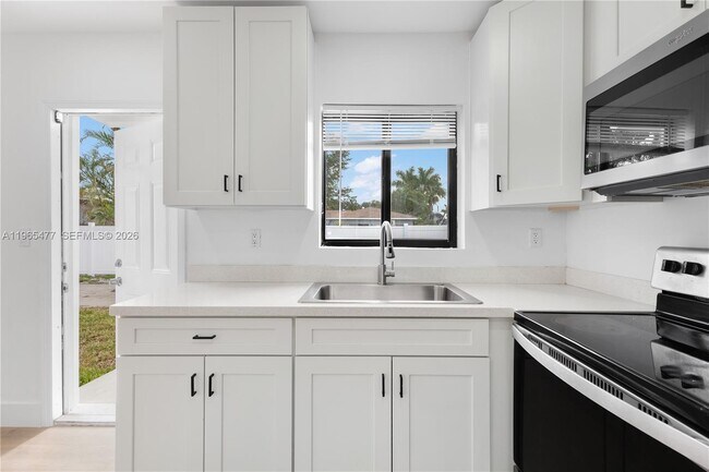 Building Photo - 1918 Taft St