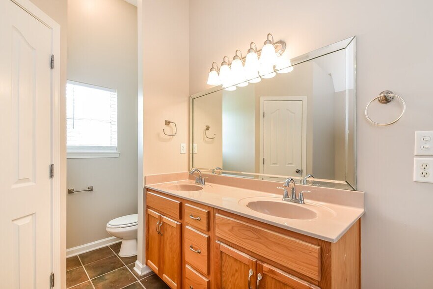 Building Photo - 8359 Olivia Ln