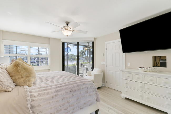 Building Photo - 515 Bay Colony Dr N