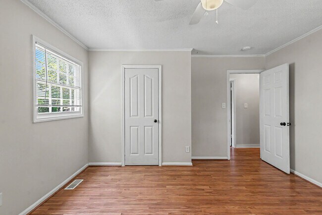 Building Photo - 124 Carolina Cir