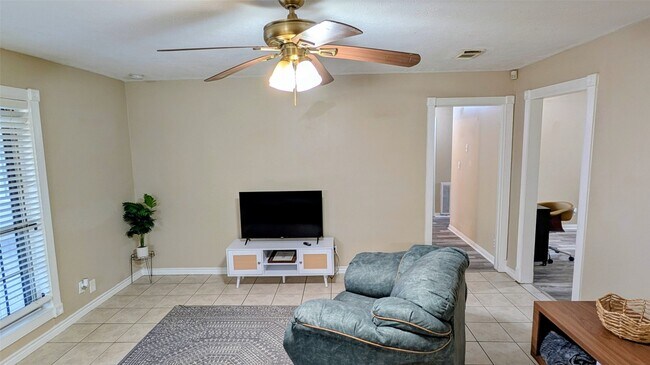 Building Photo - 10227 Gulf Meadows Dr