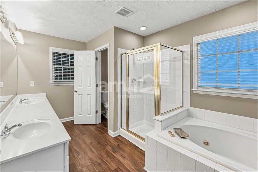 Building Photo - 2175 Carlysle Cove Dr