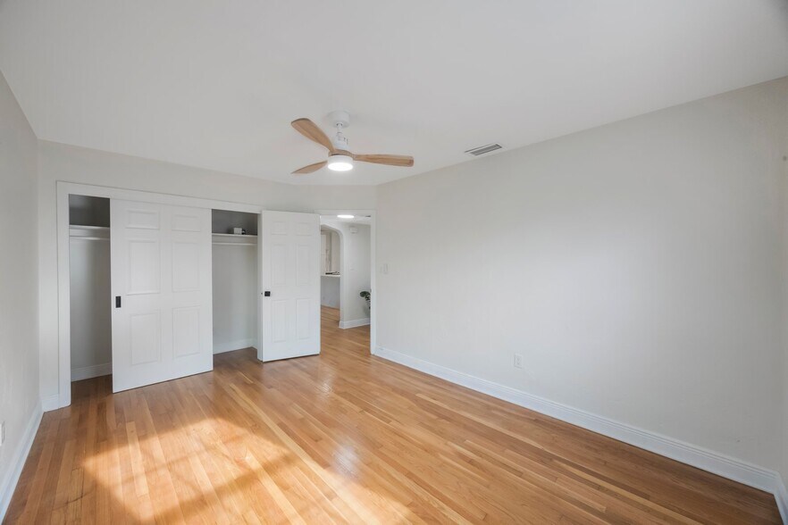 Building Photo - 5020 15th Ave N