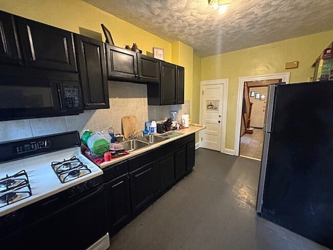 Building Photo - 2843 W Garrison Ave