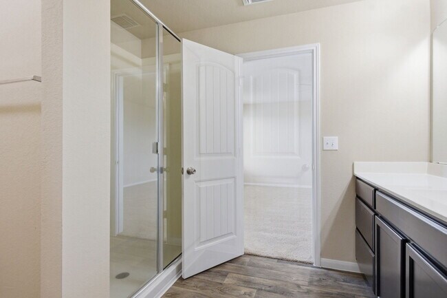 Building Photo - 12013 Waterford Run Way