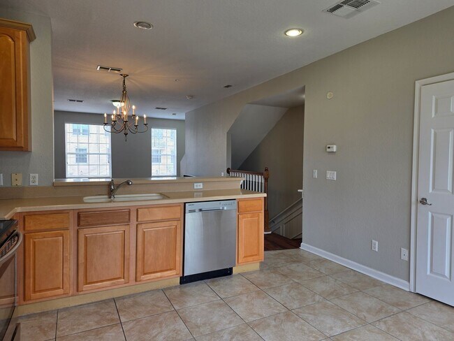 Building Photo - Three Bedroom Townhouse at Vista Cay in Orlando