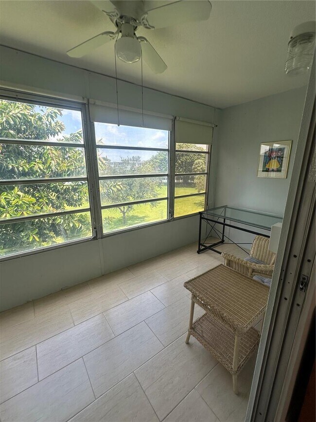 Building Photo - 4027 Swansea Crescent