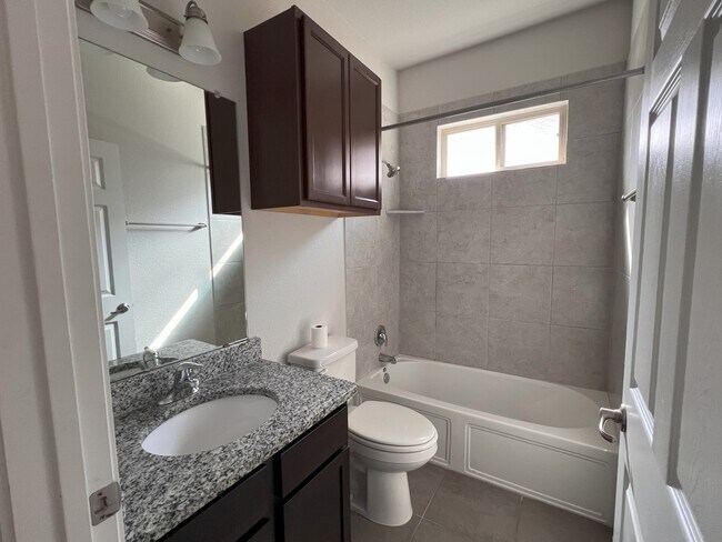 Building Photo - 917 Durness Dr