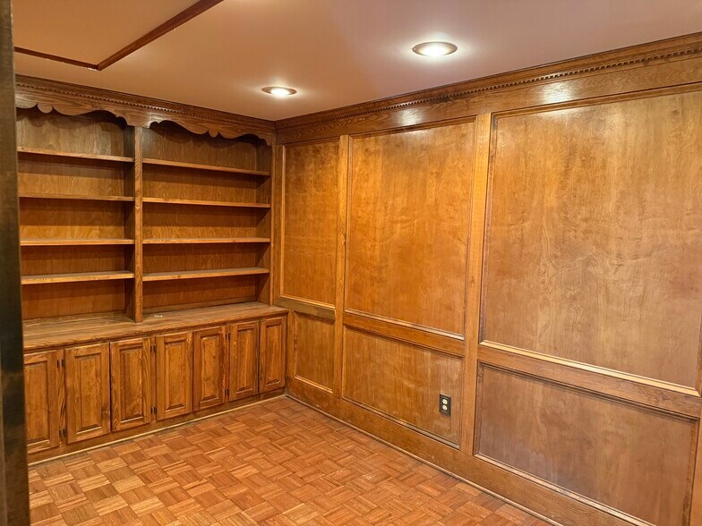 Library - 18020 Edwards Ferry Rd