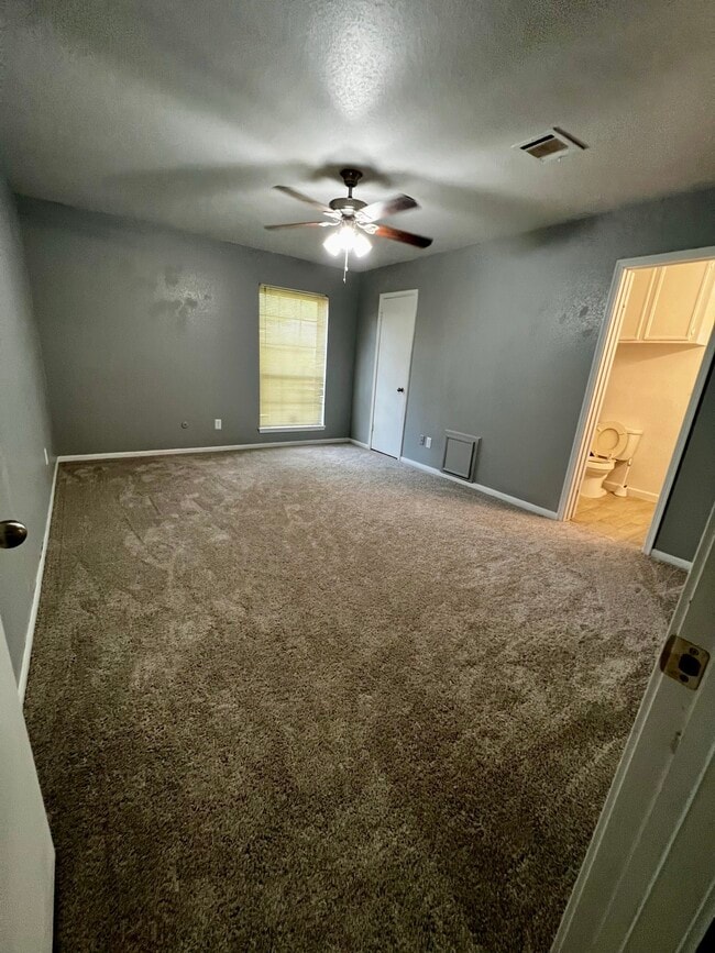 Building Photo - 4030 Thistledown Dr