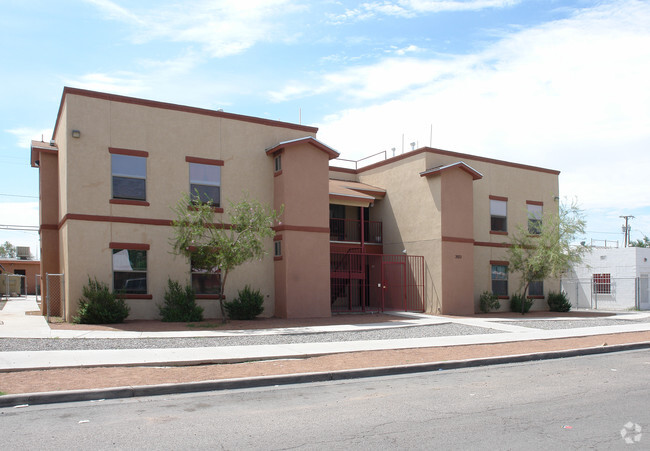 Building Photo - 2022 Cypress Ave