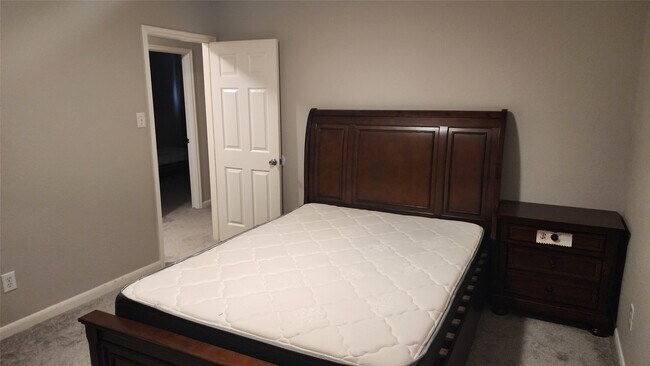 Building Photo - 22207 Greengate Dr