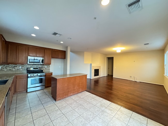 Building Photo - 2581 Tampico Dr