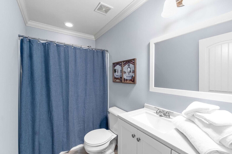 Building Photo - 206 E Street-SI ID1367386P