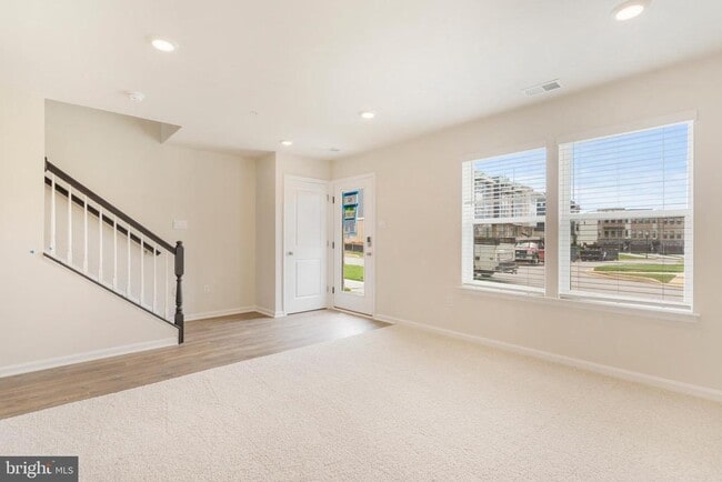 Building Photo - 572 Union St