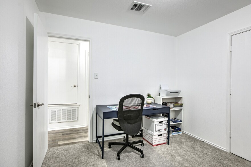 Building Photo - 2322 Kuykendall Dr