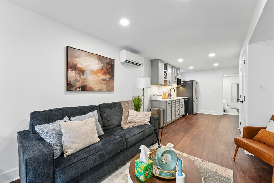 Building Photo - 8125 Bayou Bend Blvd