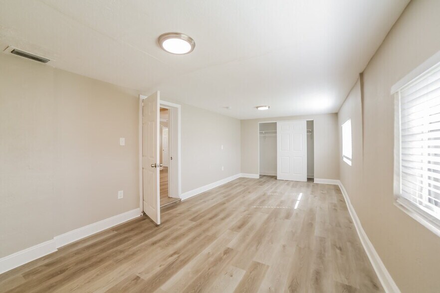 Building Photo - 1001 SW 25th Ave