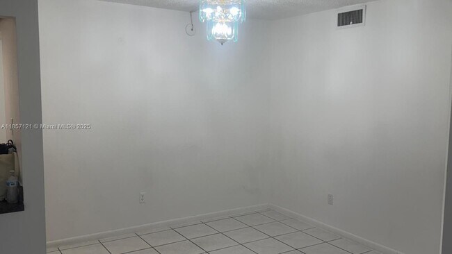 Building Photo - 2715 W 66th St