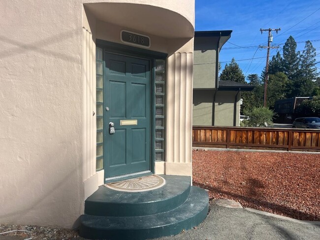 Building Photo - 3618 Chestnut St