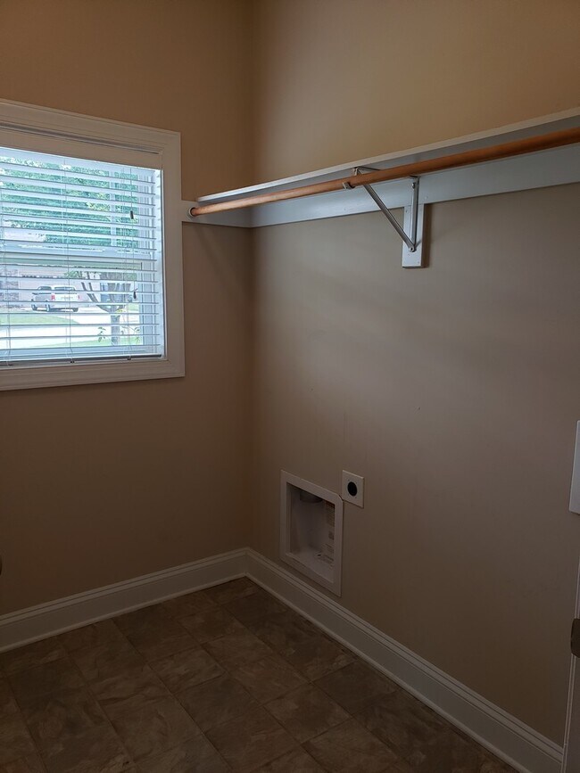 Building Photo - Dazzling 3 Bedroom Home with Bonus Room, Fenced Backyard! Located in Cooper Farms!