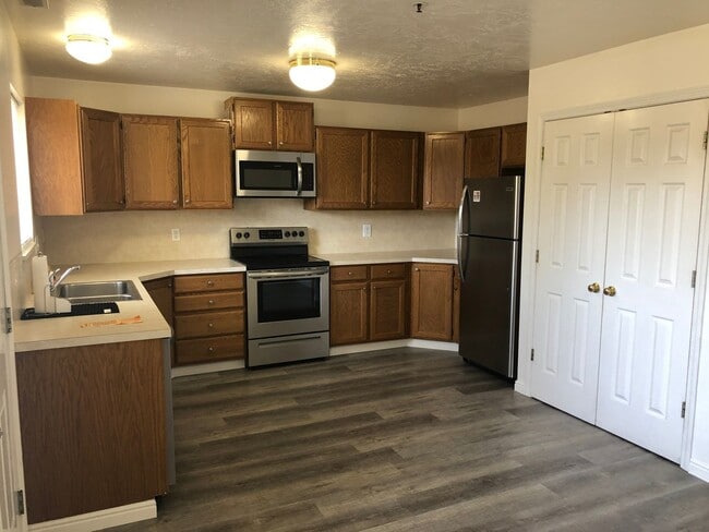 Primary Photo - Cute Provo 3 bed 2.5 bath Townhome