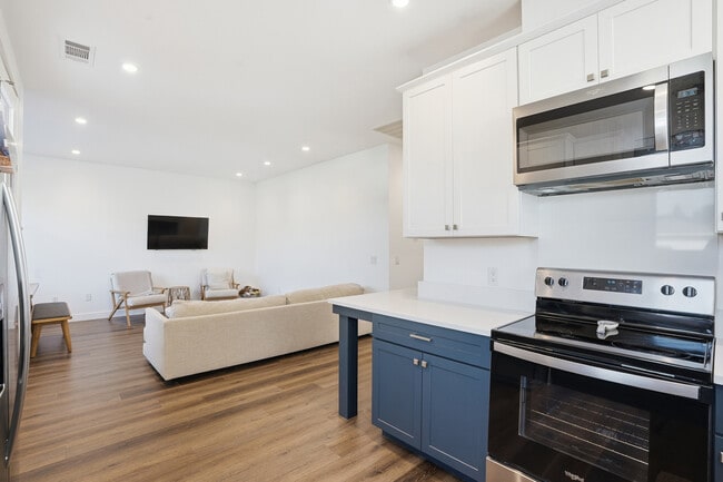 Building Photo - 259 Almond St