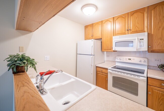 Building Photo - 213 Glengarry Dr