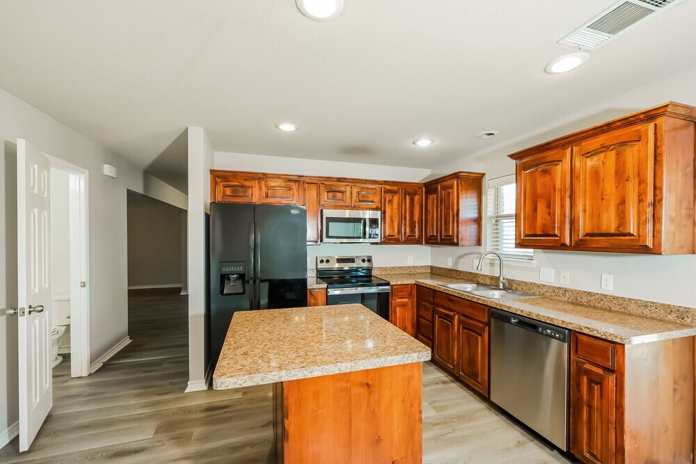 Building Photo - 1204 Boxwood Dr