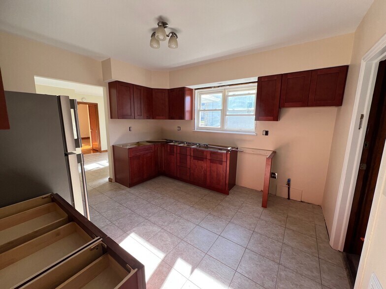 Building Photo - 215 Saddle River Rd