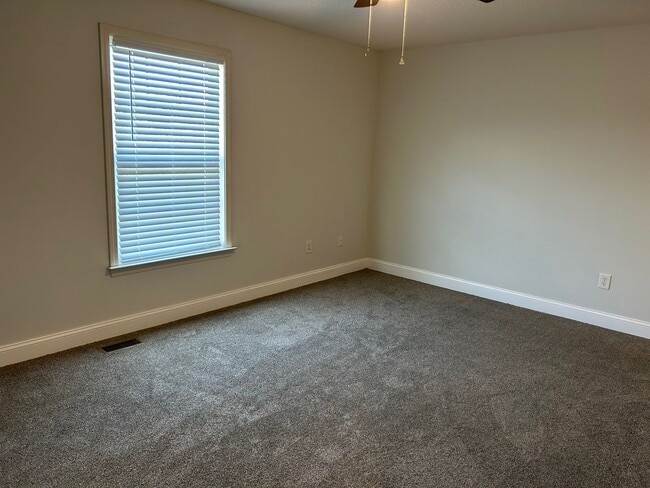 Building Photo - 2 Bedroom/ 2.5 Bath ? Jonesborough, TN 37659