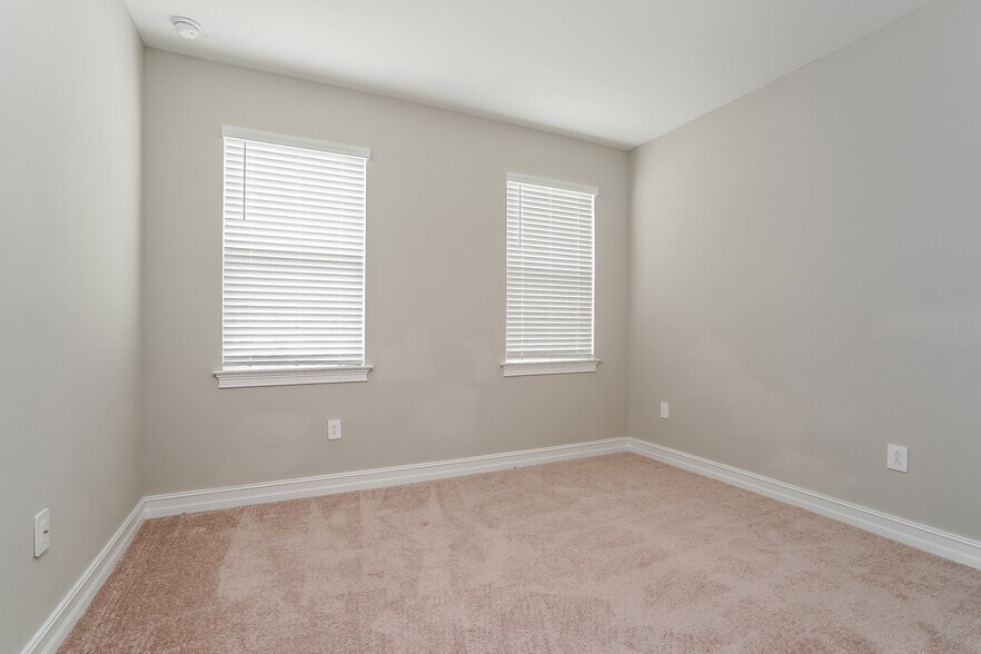 Building Photo - 603 Vinca Rosea