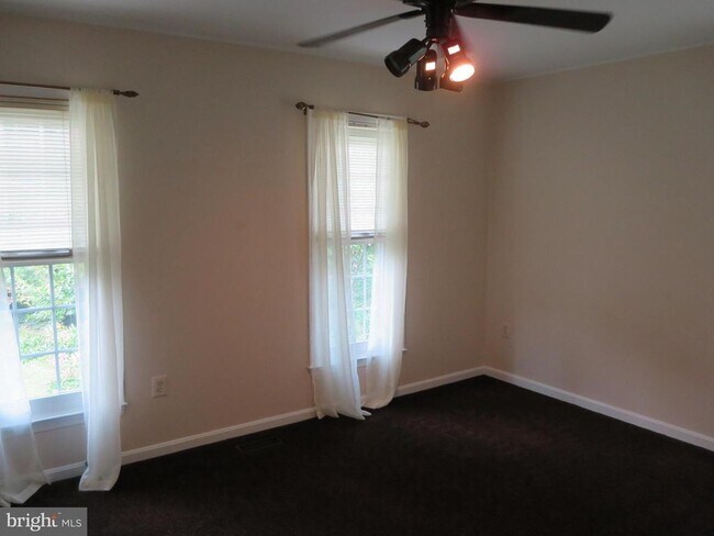 Building Photo - 12729 Falcon Dr