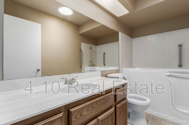 Building Photo - 26002 S La Cite Dr