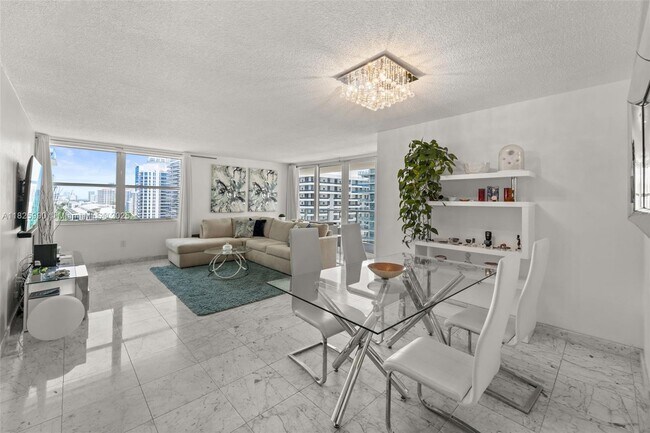 Primary Photo - 5750 Collins Ave