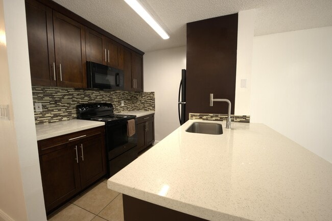 Building Photo - 1824 Meadows Cir W
