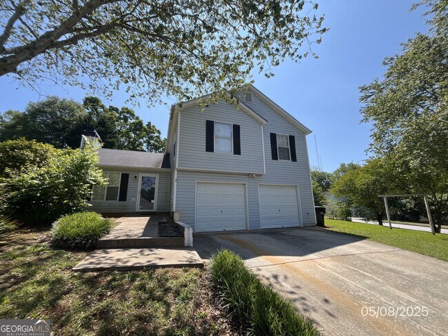 Building Photo - 260 Village Dr