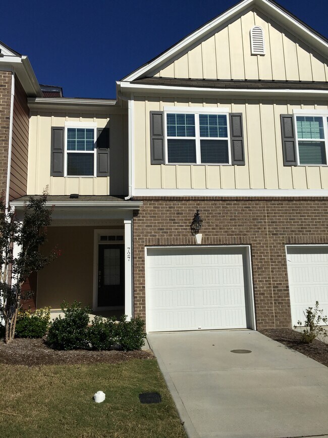 Building Photo - 727 Treviso Ln
