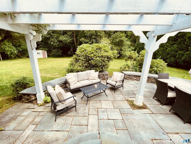 Building Photo - 84 Renee Dr