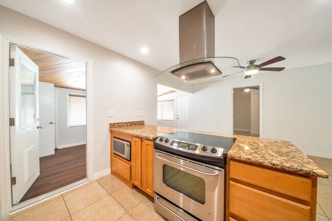 Building Photo - Great 6 Bedroom home near ASU with large BASEMENT