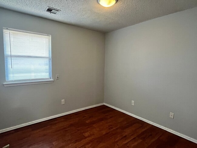 Building Photo - 3 Bed 1 Bath in Midwest City