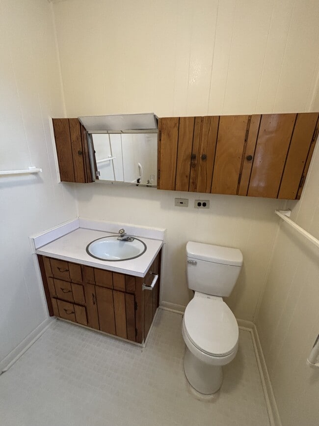 Building Photo - 800 Lennie Ln