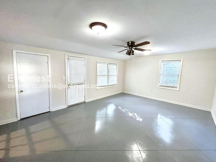 Building Photo - 409 Ferncliff Dr