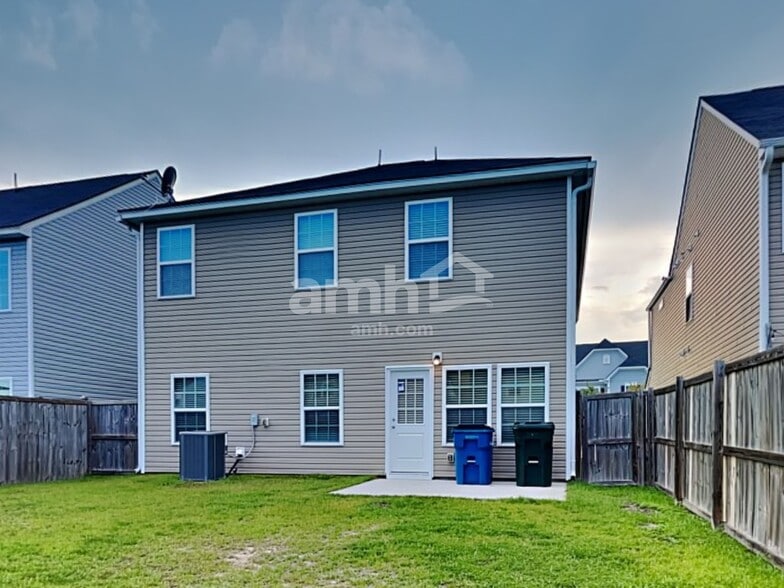 Building Photo - 636 Redbud Ln