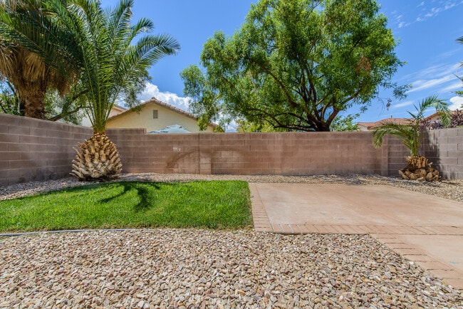 Building Photo - Stunning Gated Community in Summerlin!